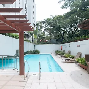 Hotel Reddoorz Premium At The Residences Olympia Makati, Makati City